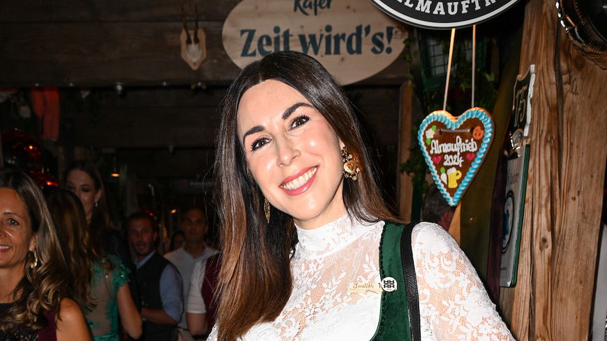In DIESER Herbst-Trendfarbe glänzt Judith Williams auf dem Oktoberfest