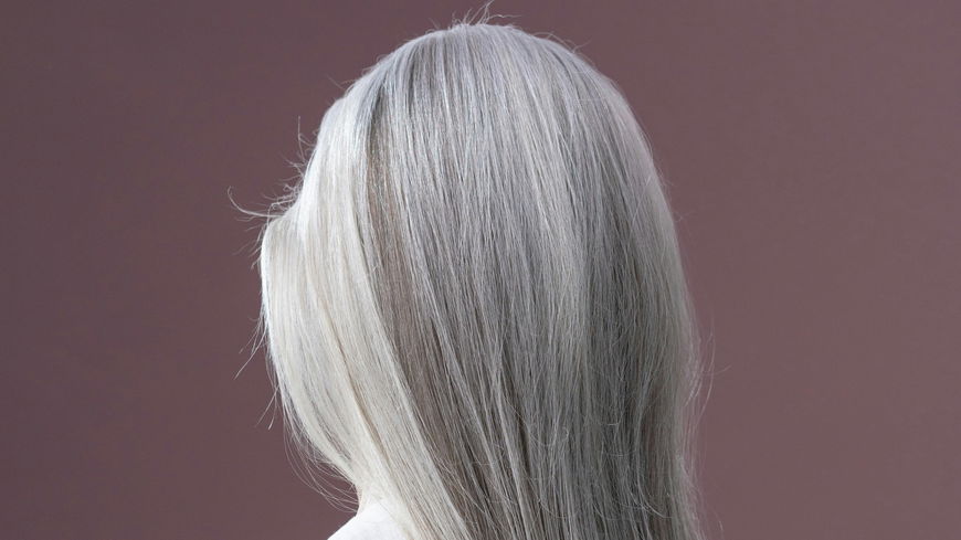 Graue Haare färben: Mit diesen Tipps gelingt es problemlos