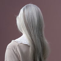 Graue Haare färben: Mit diesen Tipps gelingt es problemlos