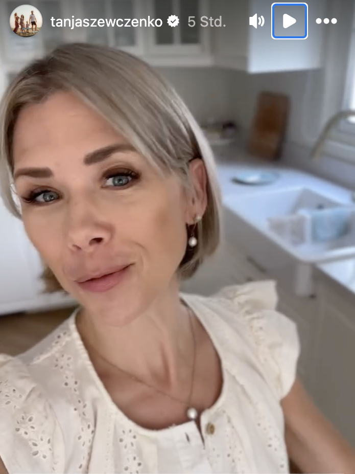 Tanja Szewczenko mit einem kurzen Bob.