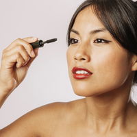 Nie wieder Krümel oder Verschmieren dank innovativer Tubing Mascaras