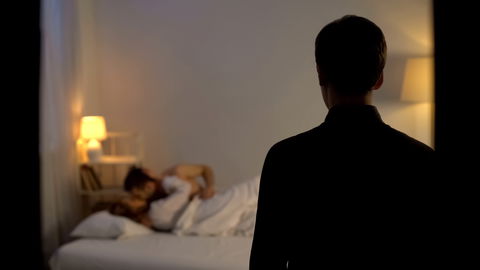 Cuckolding: Den Partner beim Sex mit jemand anderem beobachten