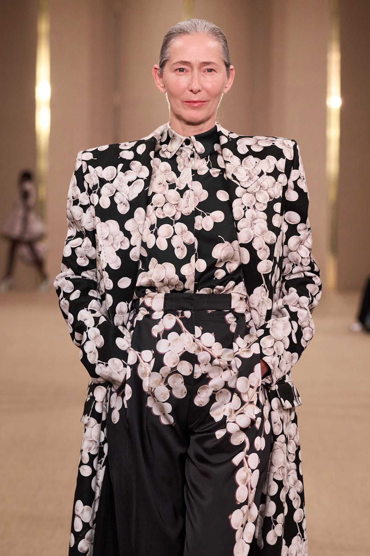 Balmain Model mit grauem Haar