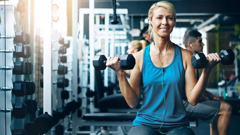 Muskelaufbau für Frauen ab 50: So wird das Training in den Wechseljahren zum Erfolg