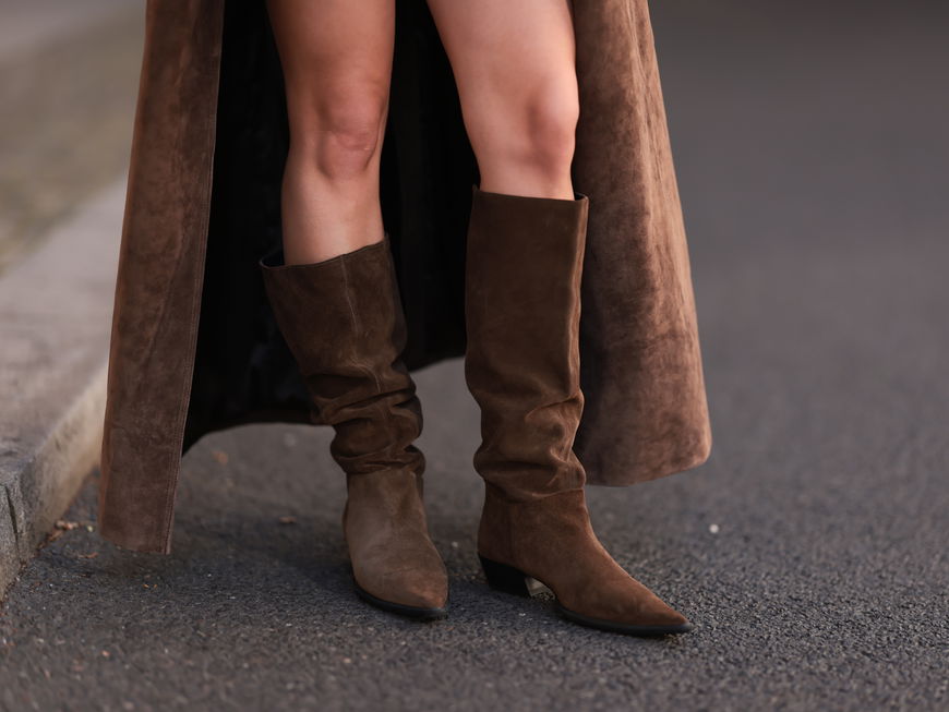 Frau mit Slouchy Boots