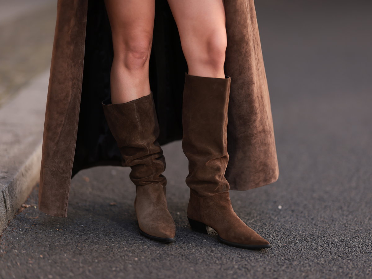 Frau mit Slouchy Boots