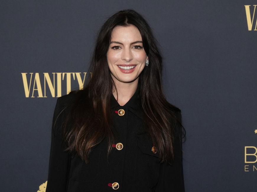 Anne Hathaway auf dem roten Teppich.