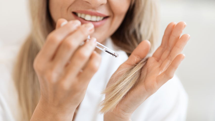 Haarpflege im Winter: Diese 5 Produkte retten dein Haar bei Kälte