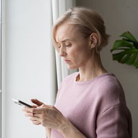Daran erkennst du, ob dein Handy ausspioniert wird