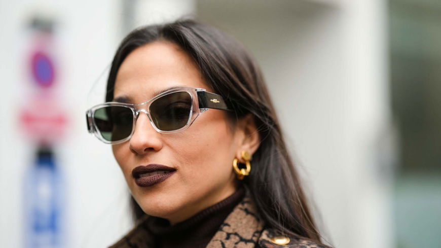 Make-up-Trend 2024: Stylishe Frauen tragen jetzt diese Farbe auf den Lippen