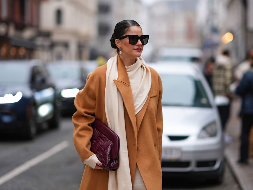 Frau in Mantel