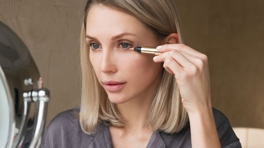 Keine sichtbaren Falten: Diesen neuen Concealer-Pinsel wollen jetzt alle testen