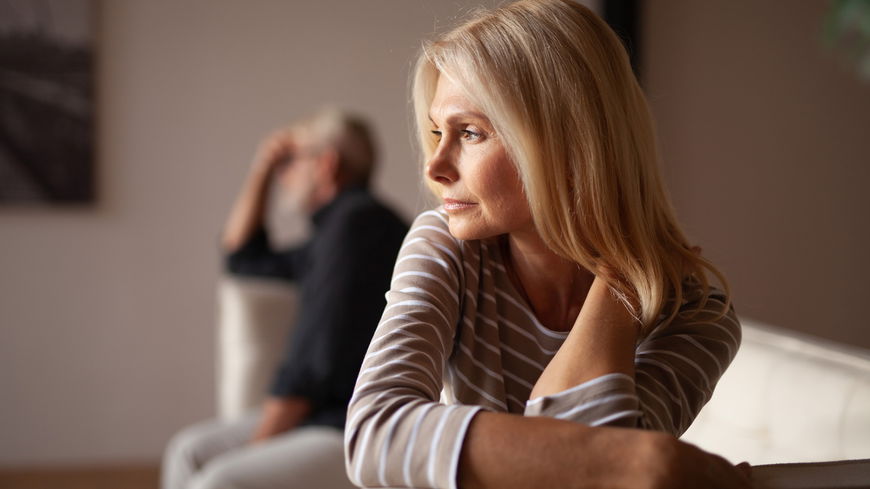 Wie reagiert ein Mann, wenn er sich ertappt fühlt? So entlarvst du einen Lügner