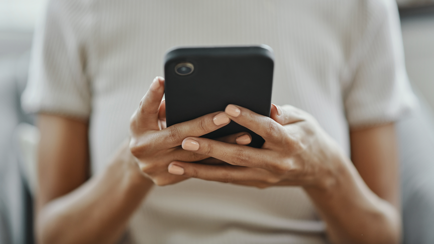 Border-Collie-Syndrom: DARUM scrollst du jede freie Minute am Handy – laut Experte