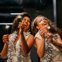 Dating 2025: So viele Frauen über 50 nutzen Silvester zum Flirten