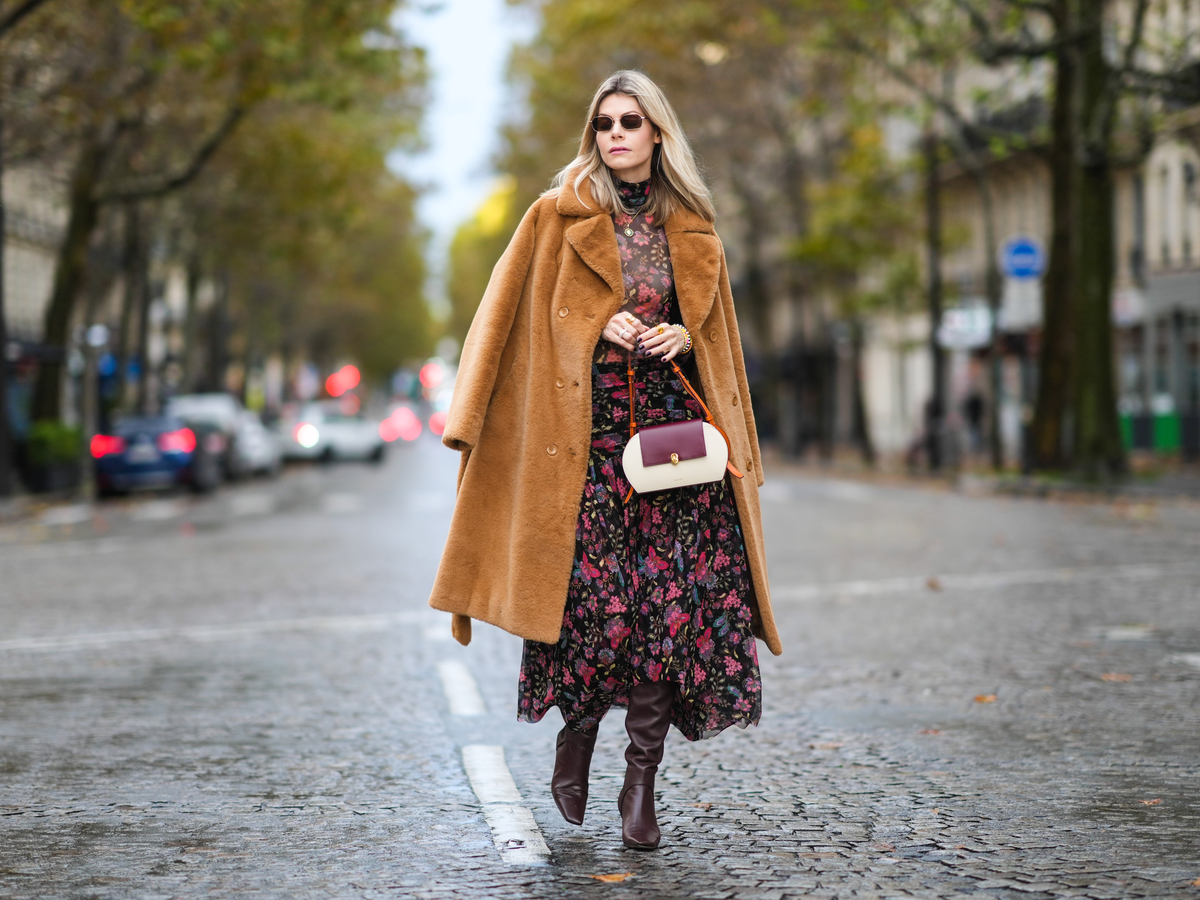 Stylish gekleidete Frau