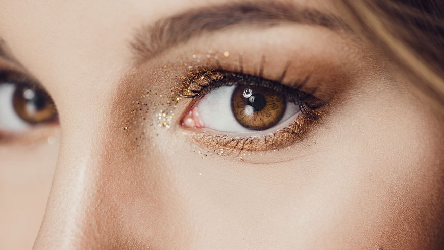 Silvester-Make-up: 3 Glitzer-Produkte, die deinem Look den Glam-Faktor verleihen