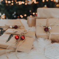 Über diese vielfältigen Weihnachtsgeschenke freuen sich Frauen ab 50 garantiert