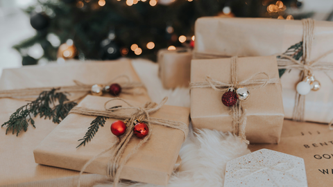 Über diese vielfältigen Weihnachtsgeschenke freuen sich Frauen ab 50 garantiert