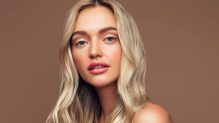 Bockshornklee & Co.: Weshalb du besser auf natürliche Beauty-Booster setzen solltest