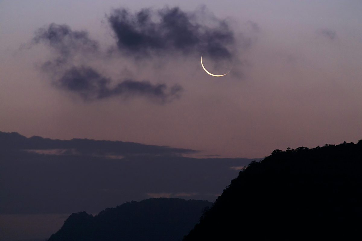 Neumond am Himmel
