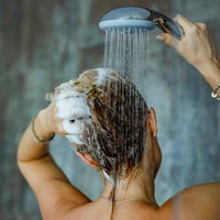 Dieses Shampoo mit Hyaluron aus der Drogerie ist ein echter Gamechanger