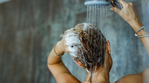 Dieses Shampoo mit Hyaluron aus der Drogerie ist ein echter Gamechanger