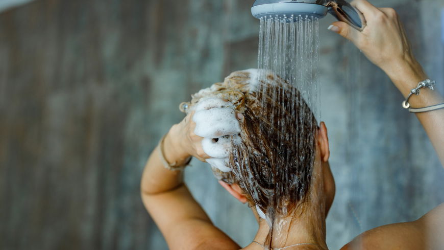 Dieses Shampoo mit Hyaluron aus der Drogerie ist ein echter Gamechanger
