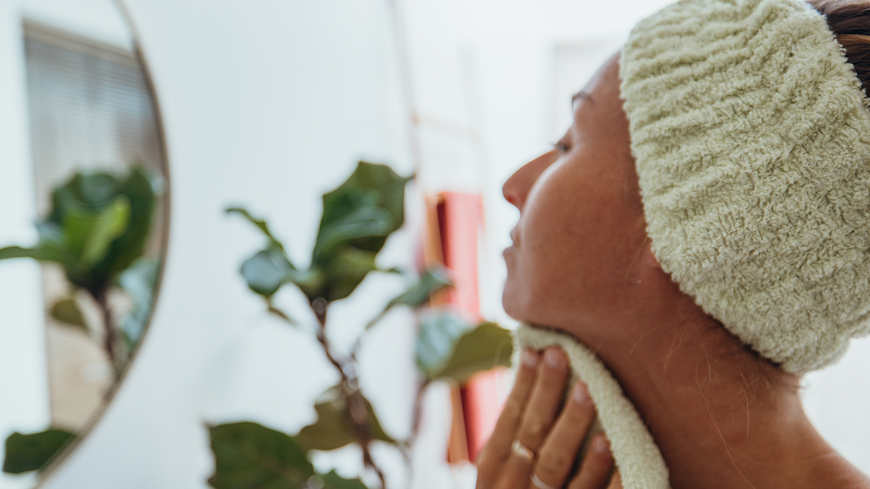 SO oft solltest du dein Handtuch wirklich wechseln – laut Dermatologin