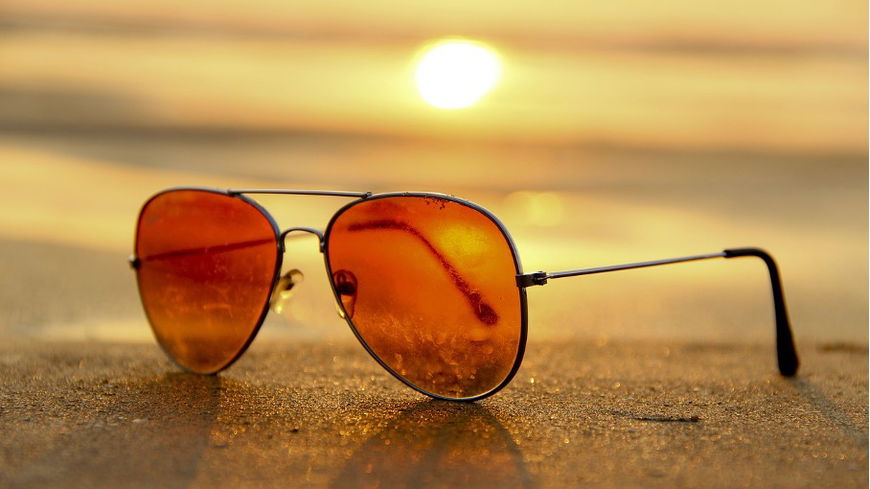 Brillenträger & Sommerurlaub: Wie du Badespaß und Sonne pur so richtig genießen kannst