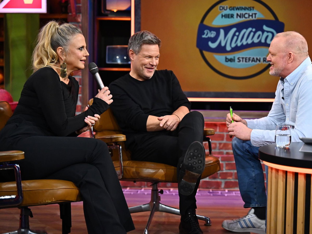 Barbara Schöneberger mit Robert Habeck und Stefan Raab.
