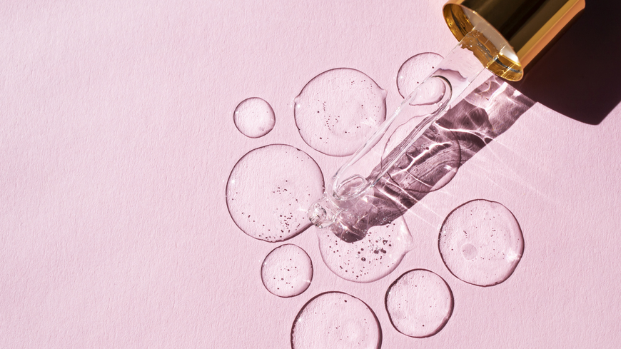 Dieses beliebte Serum von Rossmann polstert schlaffe Haut wieder auf