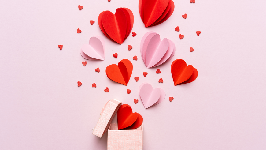 Geschenke für Frauen zum Valentinstag: 10 Ideen für jedes Budget