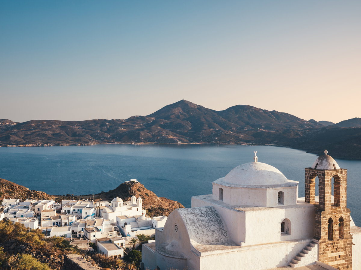 Weiße Häuser auf der griechischen Insel Milos.