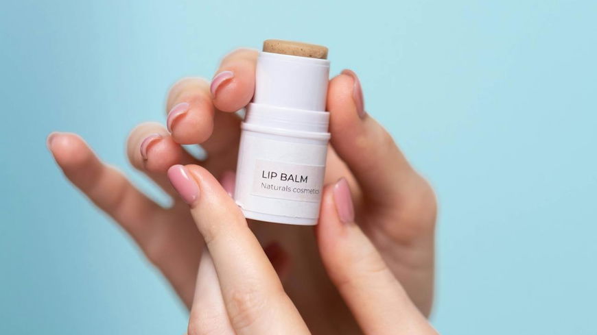 Dein Lip Balm sollte jetzt unbedingt DIESEN Wirkstoff haben