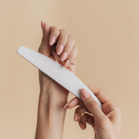 Nageltrend 2025: Soap Nails sind die "No-Make-up" Maniküre