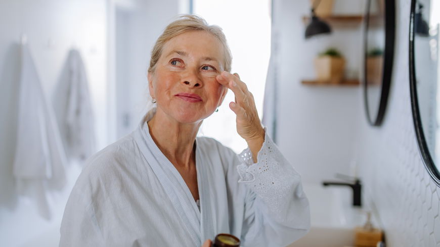 Beste Augencreme ab 50: Das ist das beliebteste Produkt aus der Drogerie