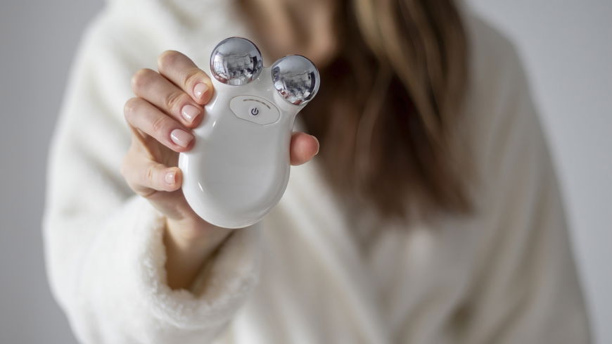 Die besten Gesichtsmassagegeräte gegen Falten: Diese Produkte sind eine Wohltat für die Haut