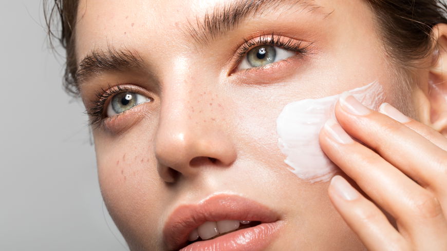 Strahlende Haut in jedem Alter: So wirkt Anti-Aging wirklich