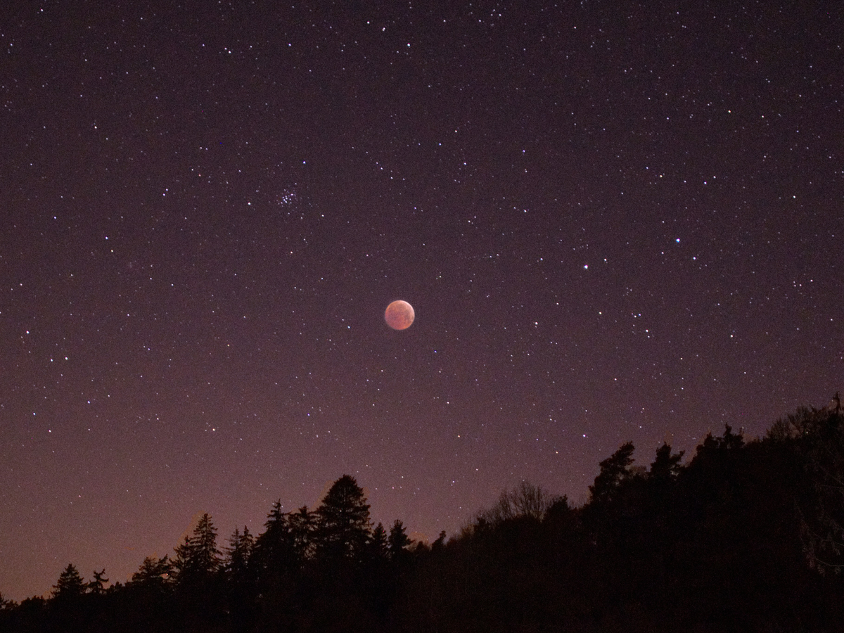Sternenhimmel mit Mond