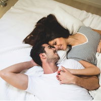 Dirty Talk, Sextoys & Co.: Warum Kommunikation der Schlüssel zu besserem Sex ist
