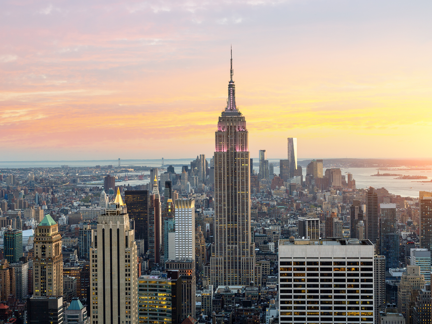 Empire State Building in New York City bei Sonnenuntergang