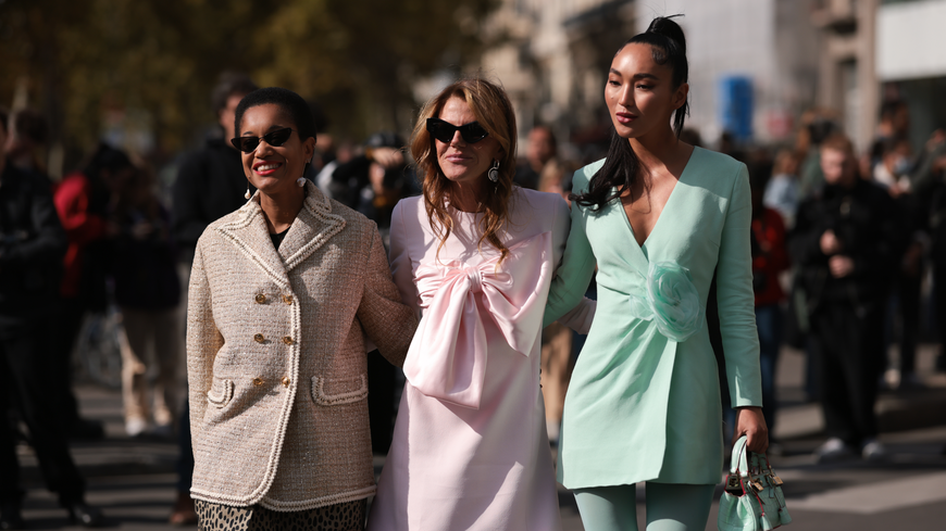 Modetrend 2026: Elegantes Puderrosa ist die angesagteste Farbe diesen Frühling