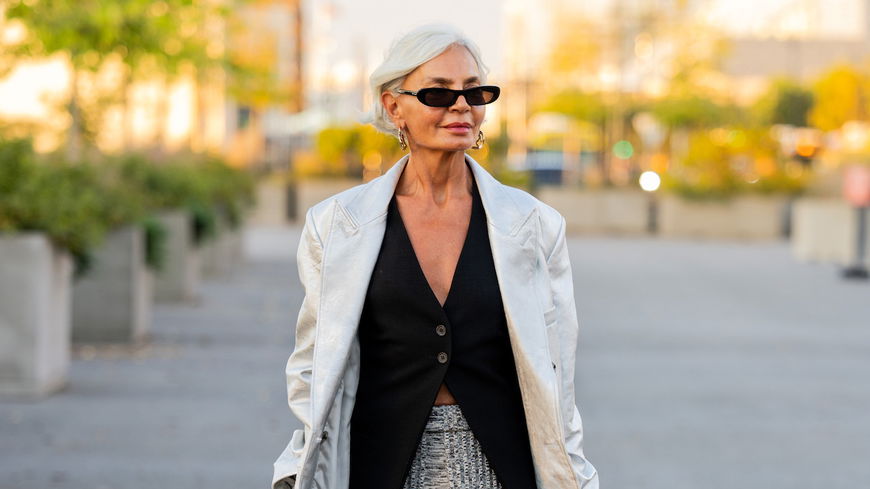 Mode für kleine Frauen ab 50: Diese Outfits schmeicheln dir am meisten