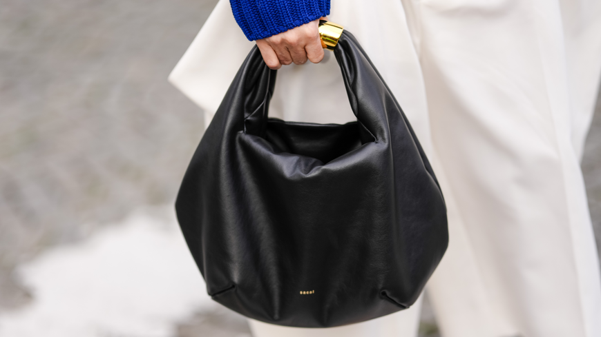 Praktisch: In die angesagten Slouchy Bags passt alles, was wir brauchen