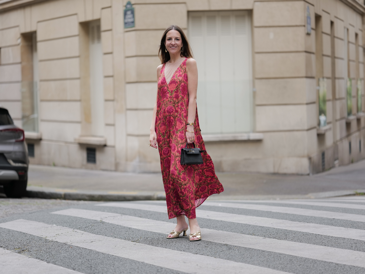 Alba Garavito Torre im Sommerkleid