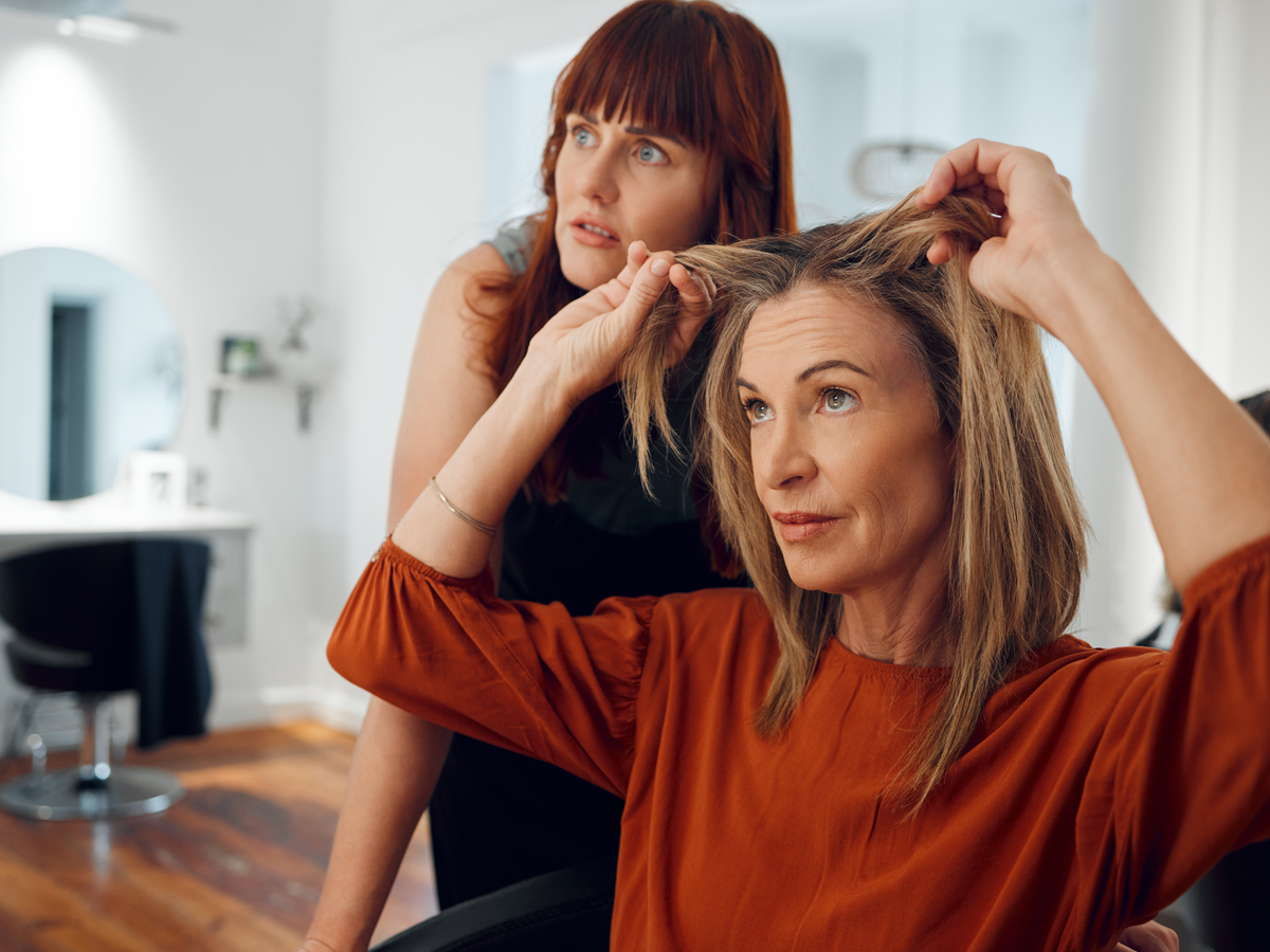 Frau beim Friseur