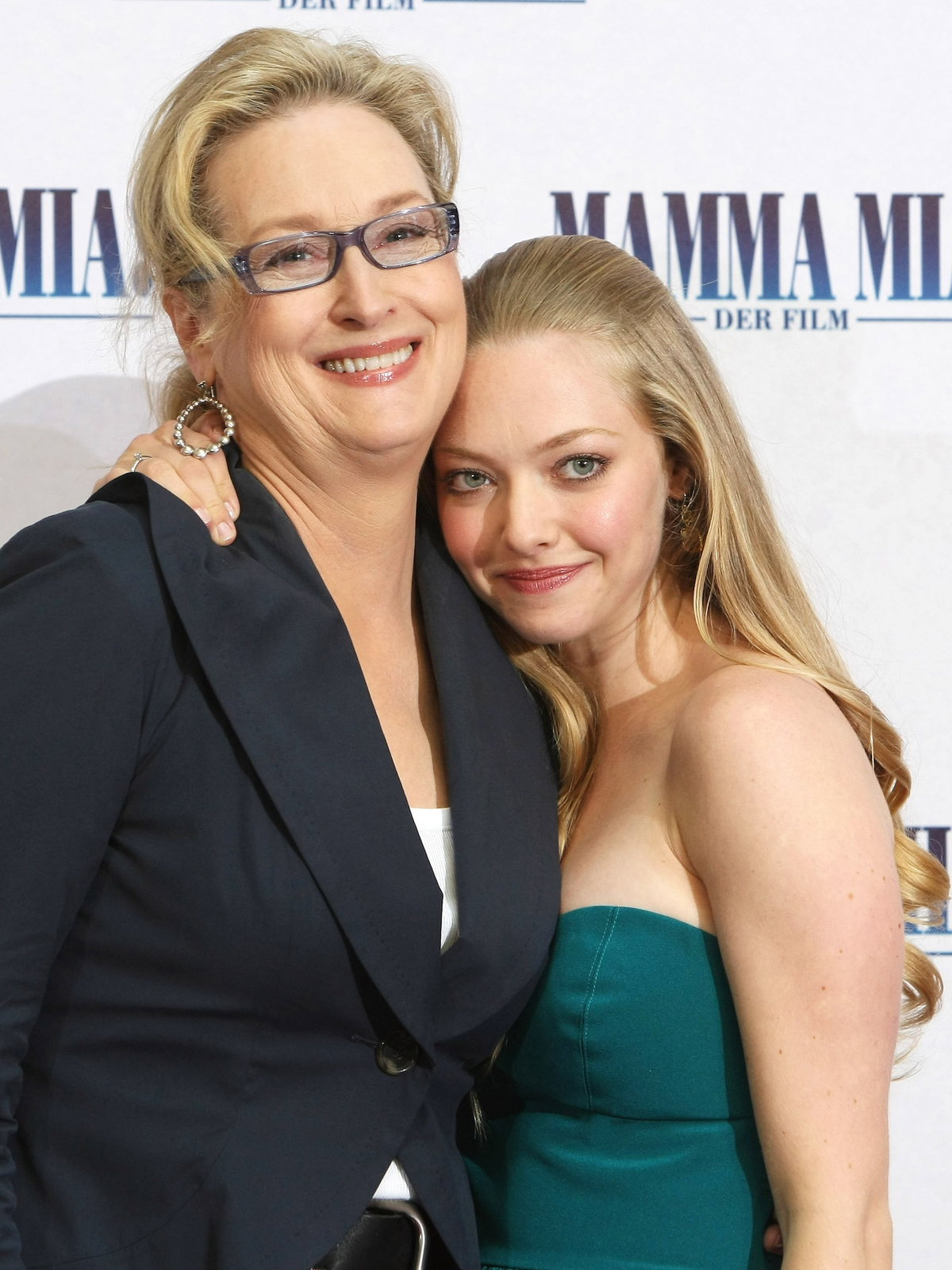 Meryl Streep und Amanda Seyfried auf dem roten Teppich von der "Mamma Mia!"-Filmpremiere.
