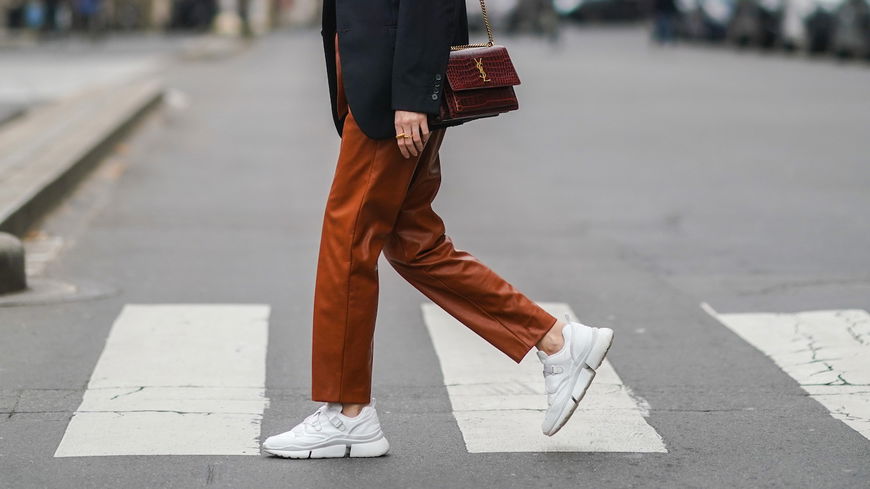 Sneaker bei Hallux valgus: Diese 5 Modelle bringen dich bequem und stilvoll durch den Tag