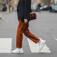 Sneaker bei Hallux valgus: Diese 5 Modelle bringen dich bequem und stilvoll durch den Tag